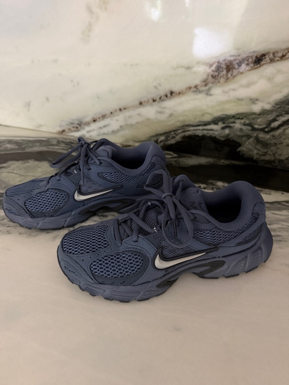 Nike VNR Size 7 Women’s Navy Blue Athletic Running Shoes with Silver Swoosh